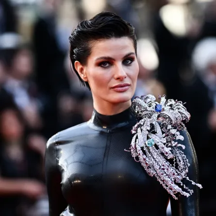 الموديل البرازيلية إزابيلا فونتانا في خاتم مهرجان كان السينمائي 76 (مصدر الصورة LOICVENANCE / AFP)