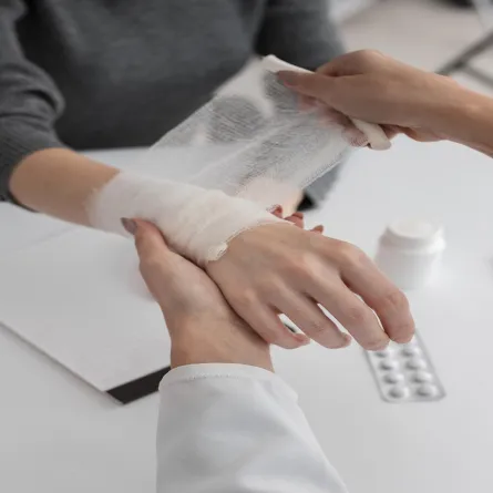 علاج التهاب الجرح بعد الخياطة (المصدر: Freepik)