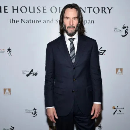 كيانو ريفز Keanu Reeves في حفل الـ 100 عام لـ The House of Suntory (مصدر الصورة: Jamie McCarthy / GETTY IMAGES NORTH AMERICA / Getty Images via AFP)