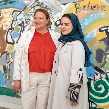 ليزا جاكسون نائبة الرئيس لشؤون البيئة والسياسات والمبادرات الاجتماعية في آبل وعهود النايل مديرة أكاديمية مطوري آبل في الرياض