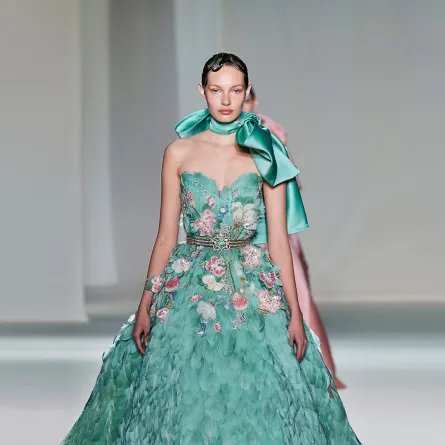 فستان كلوش.. من إيلي صعب Elie Saab