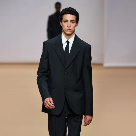 موديلات البدلات المناسبة لعريس صيف 2023 من برادا Prada