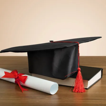 طفل في عمر 12 عام يتخرج في جامعة بكاليفورنيا - Shutterstock 