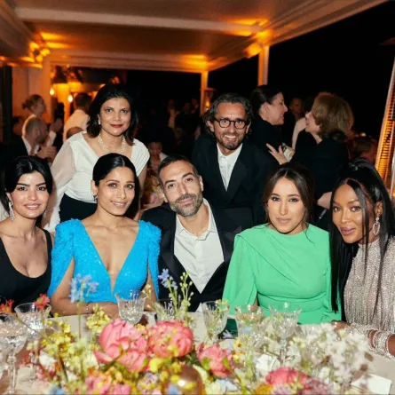 (من اليمين إلى اليسار) نعومي كامبل، جمانا الراشد، سيمون مارشيتي، محمد التركي، بانديا مالهوترا، فريدا بينتو، شيفاني و ميلا الزهراني في مهرجان البحر الأحمر السينمائي الدولي 'Women's Stories Gala' - تصوير:  ( Carl Halal )