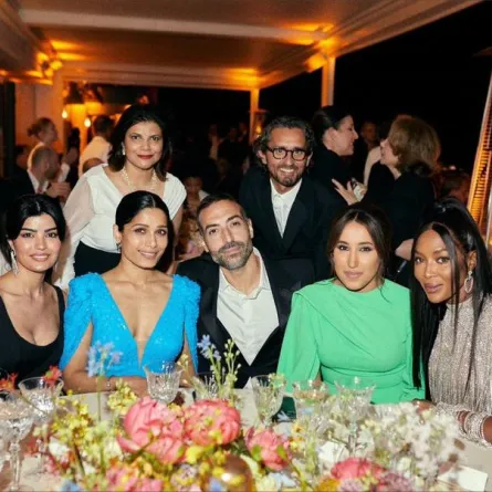 (من اليمين إلى اليسار) نعومي كامبل، جمانا الراشد، سيمون مارشيتي، محمد التركي، بانديا مالهوترا، فريدا بينتو، شيفاني و ميلا الزهراني في مهرجان البحر الأحمر السينمائي الدولي 'Women's Stories Gala' - تصوير:  ( Carl Halal )