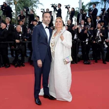 مهرجان كان السينمائي 2023 ،من اليسار الأستاذ محمد التركي ويسرا (مصدر الصورة : Kristy Sparow/Getty Images)