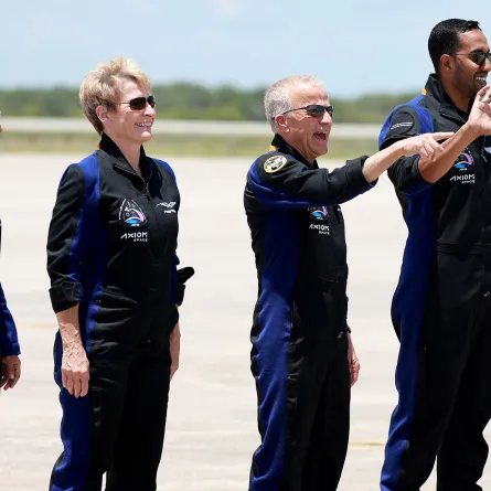 محطة الفضاء الدولية تستقبل رواد الفضاء السعوديين علي القرني وريانة برناوي بحفاوة - مصدر الصورة JOE RAEDLE / GETTY IMAGES NORTH AMERICA / Getty Images via AFP