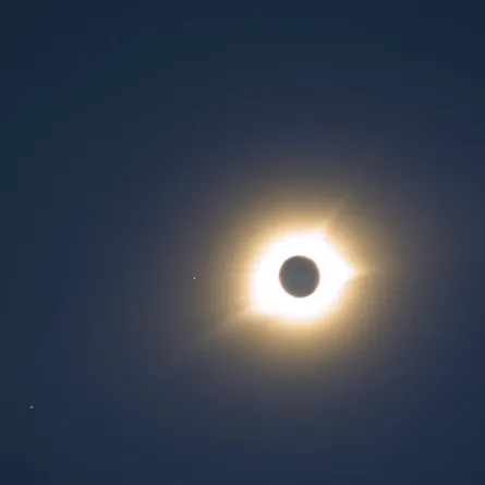 القمر في قصائد الشعراء- الصورة من Unsplash- Kevin Crosby