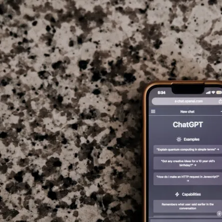 طرق لاستخدام ChatGPT مع تطبيق واتساب - الصورة من pexels by airam datoon