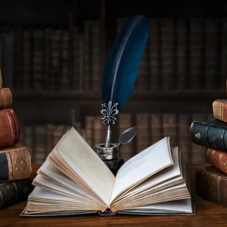 كتابة الشعر - الصورة من shutterstock