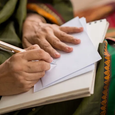 رسائل مدح الأصدقاء من وحي الشعر العربي