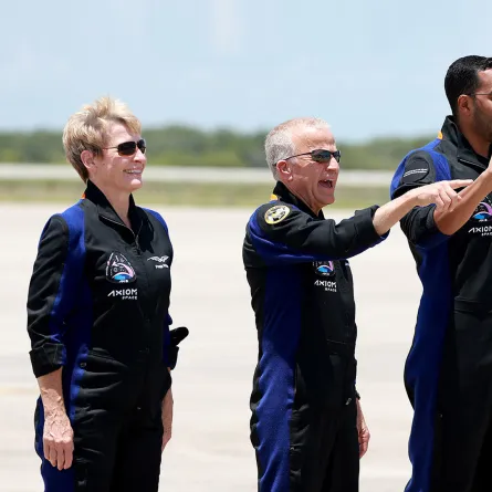 طاقم الصاروخ 