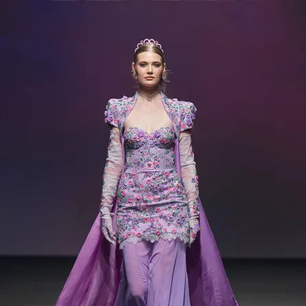 فستان خطوبة بذيل  من كارولينا كاي Karolina K