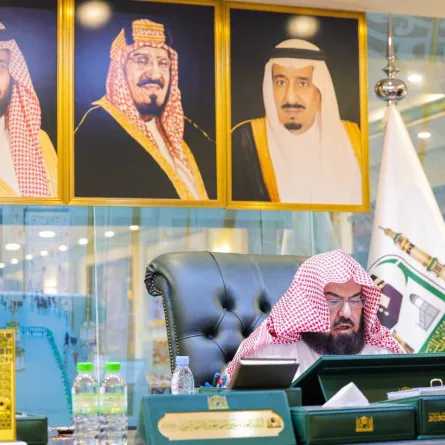 السديس يعتمد استحداث إدارة الأمن والسلامة النسائية في الحرمين الشريفين - الصورة من حساب  شؤون الحرمين على تويتر