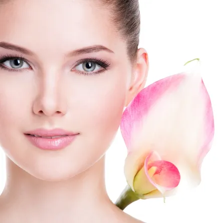 ماء الورد لتخفيف انتفاخ العينين 