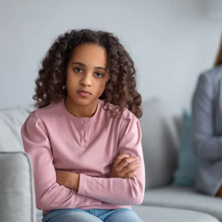 صورة ابنة تعاني من مشكلة نفسية