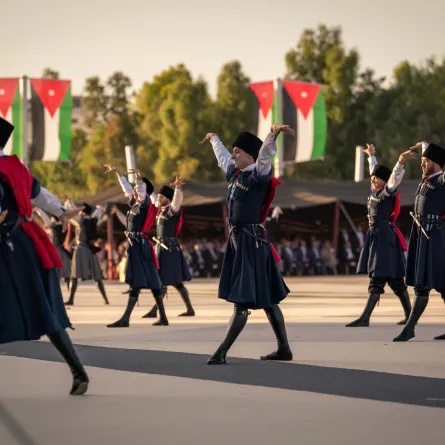 من عروض حفل مأدبة العشاء التي أقامها الملك عبدالله الثاني بمناسبة زفاف الأمير الحسين  (مصدر الصورة: الديوان الملكي الهاشمي)