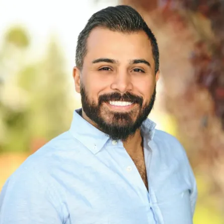  حسين السلمان - الصورة من صفحته الرسمية على فيس بوك