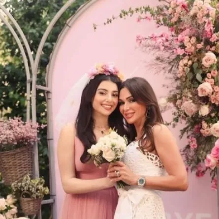 ماريتا الحلاني ووالدتها - الصورة من حسابها على انستغرام 