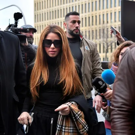 شاكيرا Shakira خارج المحكمة (مصدر الصورة: Pau BARRENA / AFP)