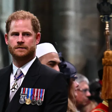 الأمير هاري Prince Harry في حفل تتويج والده (مصدر الصورة Ben Stansall / POOL / AFP)