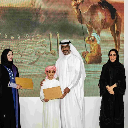 تكريم الفائزين بالجائزة- الصورة من مركز حمدان بن محمد لإحياء التراث 