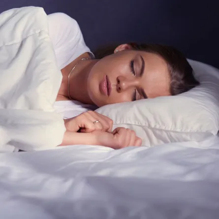 صورة امرأة نائمة