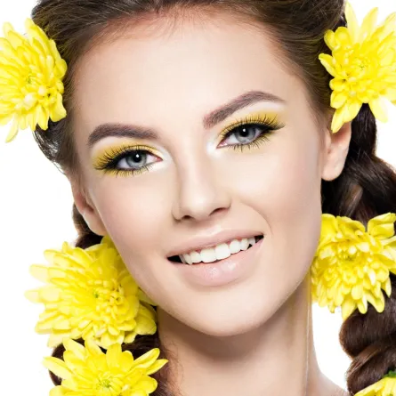 مكياج أصفر ناعم