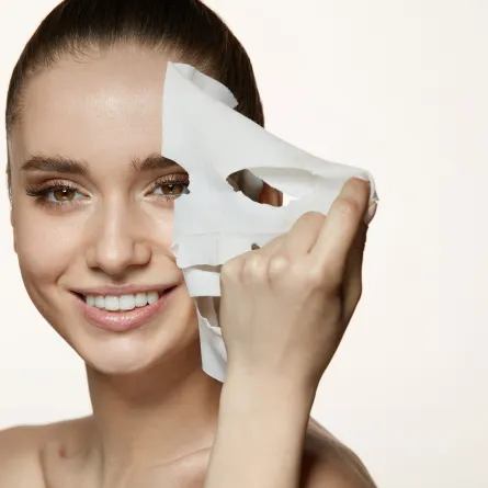 قناع الورقي - الصورة shutterstock 