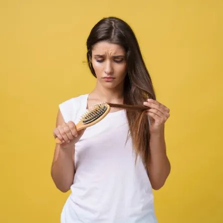 ماسك صفار البيض لتكثيف الشعر الخفيف- الصورة من Freepik 