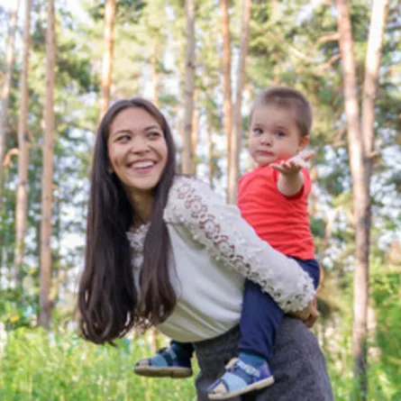 صورة لأن تستمتع بخروج يومي من المنزل مع طفلها