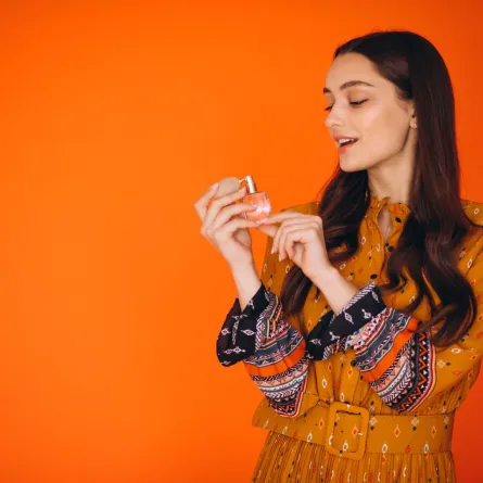 عطور نسائية قديمة