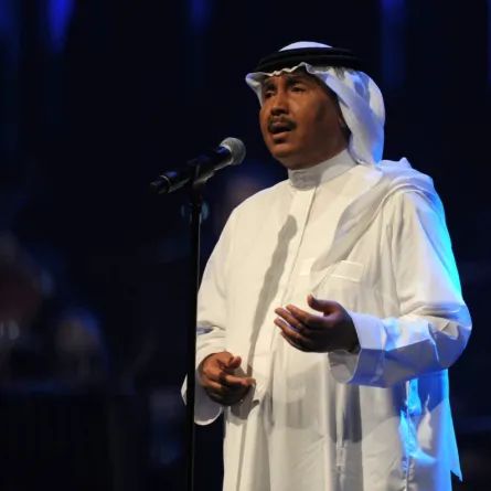 محمد عبده - CORRECTION / Saudi singer Mohammed Abdu performs during a concert in Jeddah on January 30, 2017. Saudi Arabia's "Paul McCartney" took to the stage as the kingdom seeks to boost entertainment despite religious warnings of "depravity." The performance was the first major concert in seven years in the kingdom's second city, according to Arab News. (Photo by Amer HILABI / AFP)