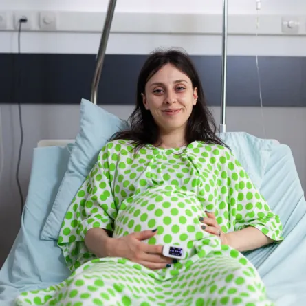 صورة امرأة تستعد للولادة