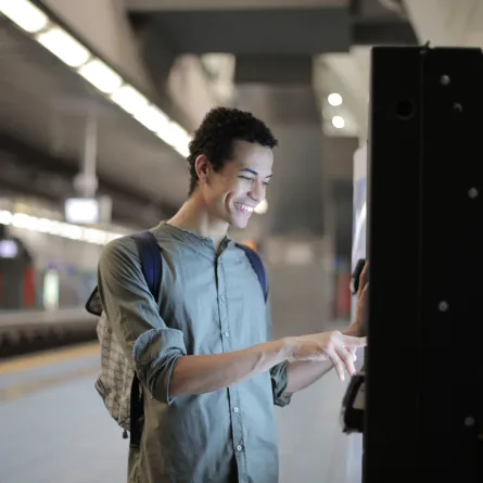 تقديم موعد صرف معاشات ومستحقات شهر يوليو لمستفيدي الضمان الاجتماعي بالسعودية - الصورة من pexels by andrea