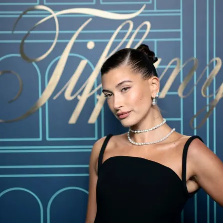 هايلي بيبر Hailey Bieber في حفل Tiffany & Co (مصدر الصورة : Dimitrios Kambouris / GETTY IMAGES NORTH AMERICA / Getty Images via AFP) 