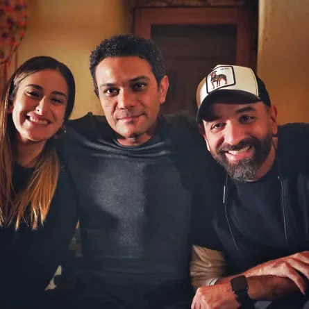 آسر ياسين وعمرو سلامة وأمينة خليل من كواليس تصوير فيلم شماريخ - الصورة من صفحة عمرو سلامة على الفيس بوك
