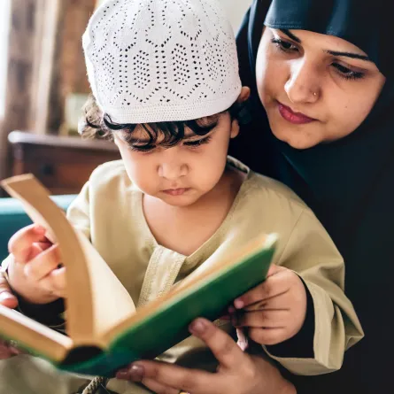 صورة لأم وطفلها