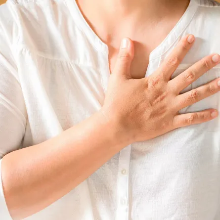 صورة لحامل تشعر بألم في الثدي