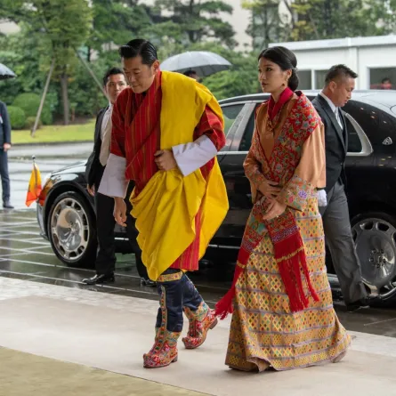 الملك جيغمي خيسار نامجيل وانجتشوك والملكة جيتسون بيما (King Jigme Khesar Namgyel Wangchuck and Queen Jetsun Pema). مصدر الصورة:/ AFP / POOL / Carl Court