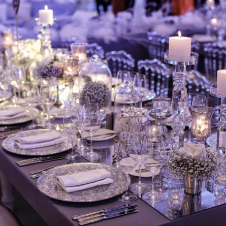 الشموع عناصر مميزة في ديكور حفل الزفاف