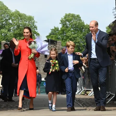 الأمير ويليام، كيت ميدلتون، الأمير جورج والأميرة شارلوت (Prince William, Catherine, and their children Prince George and Princess Charlotte). مصدر الصورة: Ashley CROWDEN / various sources / AFP