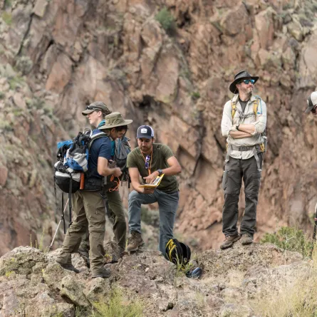  التدريبات التي خاضها رائدا الفضاء محمد الملا ونورا المطروشي. الصورة من الحساب الرسمي لمركز محمد بن راشد للفضاء على تويتر