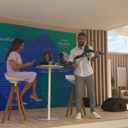 بدء أولى الجلسات الحوارية في SRMG Beach Experience بمهرجان كان ليونز 