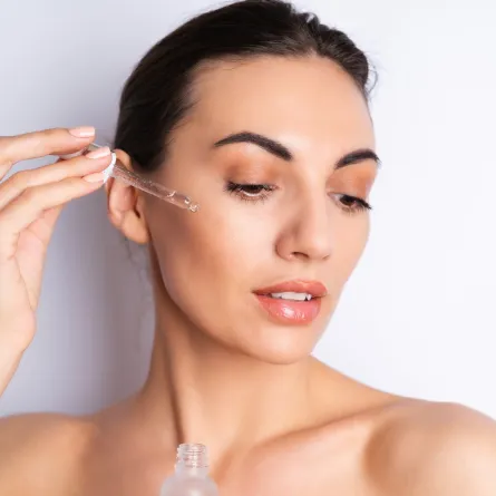 سيروم البشرة- الصورة من Freepik 