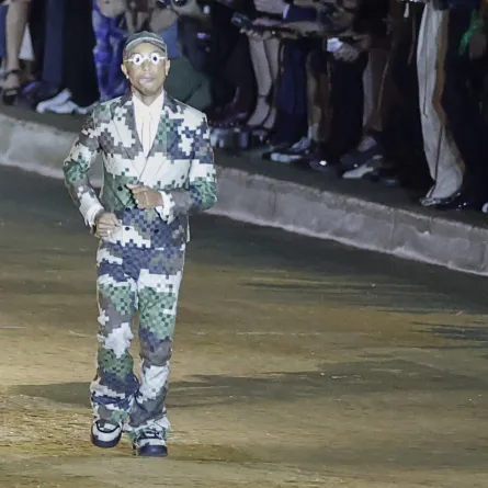 المجموعة الرجالية لدار لويس فويتون لصيف 2024 في باريس(مصدر الصورة : Ludovic MARIN / AFP)