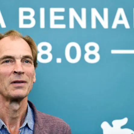 جوليان ساندز (Julian Sands). مصدر الصورة: Alberto PIZZOLI / AFP