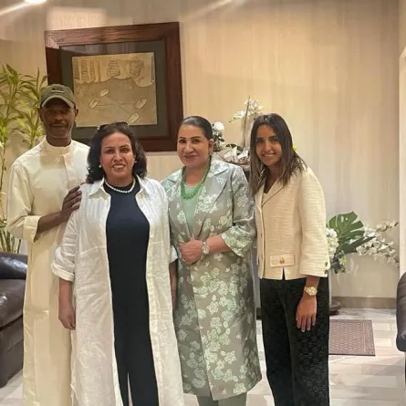 سعاد عبد الله برفقة حياة الفهد- الصورة من حساب معالي المستشار تركي آل الشيخ على تويتر