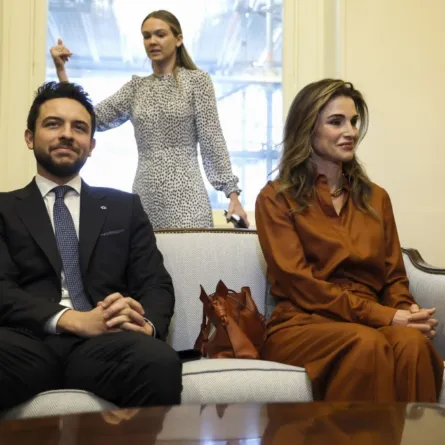الملكة رانيا والأمير الحسين (Crown Prince Hussein and Queen Rania). مصدر الصورة: Anna Moneymaker/Getty Images/AFP