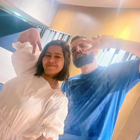 شيرين عبد الوهاب برفقة الموزع النابلسي - الصورة من حسابه على انستغرام